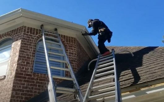 Installing seamless gutters in The Woodlands, Texas
