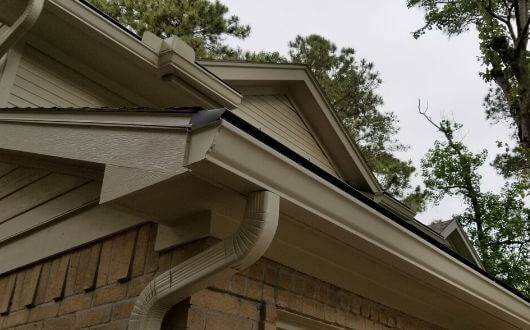 seamless gutters with leafree gutter covers in The Woodlands, Texas